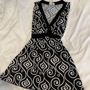 tie back black and white patterned top